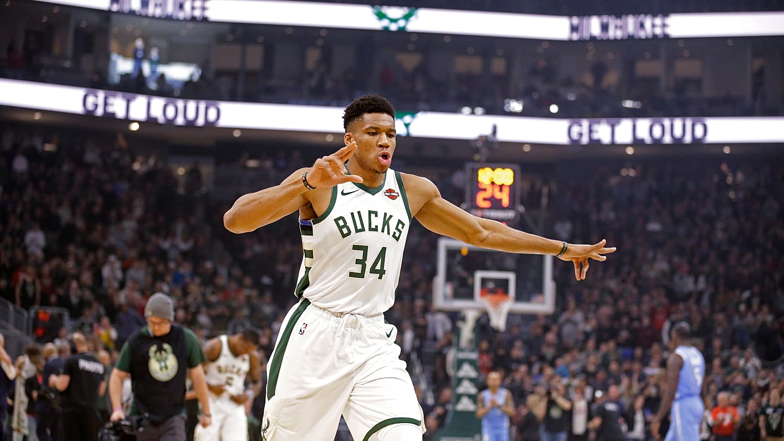 NBA: Νίκη-θρίλερ των Μπακς με υπογραφή... Greek Freak
