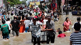 Inundaciones en Indonesia deja 20 muertos y más de 30.000 personas sin hogar