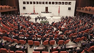 البرلمان التركي يوافق على نشر قوات عسكرية في ليبيا 