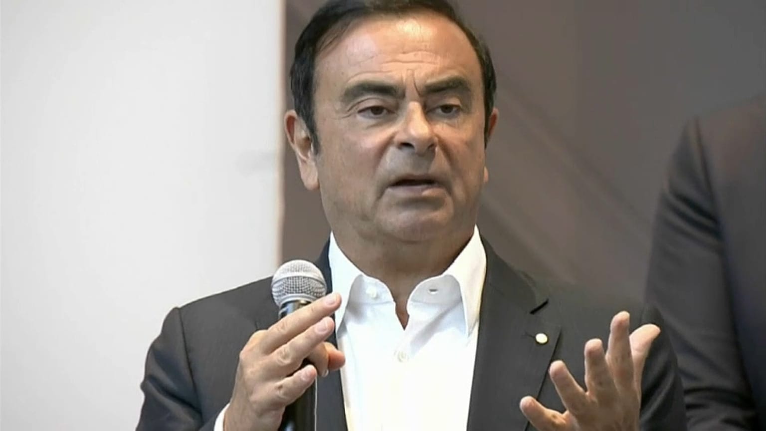 Карлос Гон под прицелом Интерпола: Ливан получил ордер на его арест