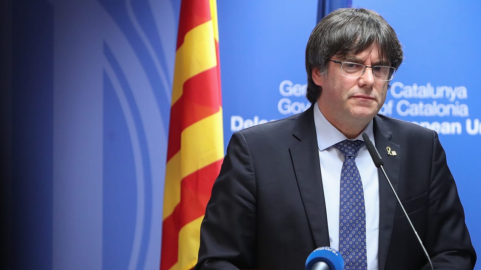 Carles Puigdemont: Belgian judge suspends arrest warrant for Catalan leader