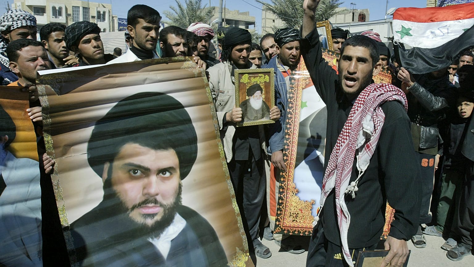 Irak'ın Kufe kentinde Mukteda el Sadr taraftarları