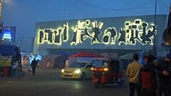 عدد من المحتجين العراقيين وسط بغداد