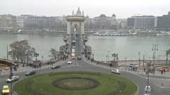 Nem hajthatnak fel szombattól turistabuszok a Lánchídra 