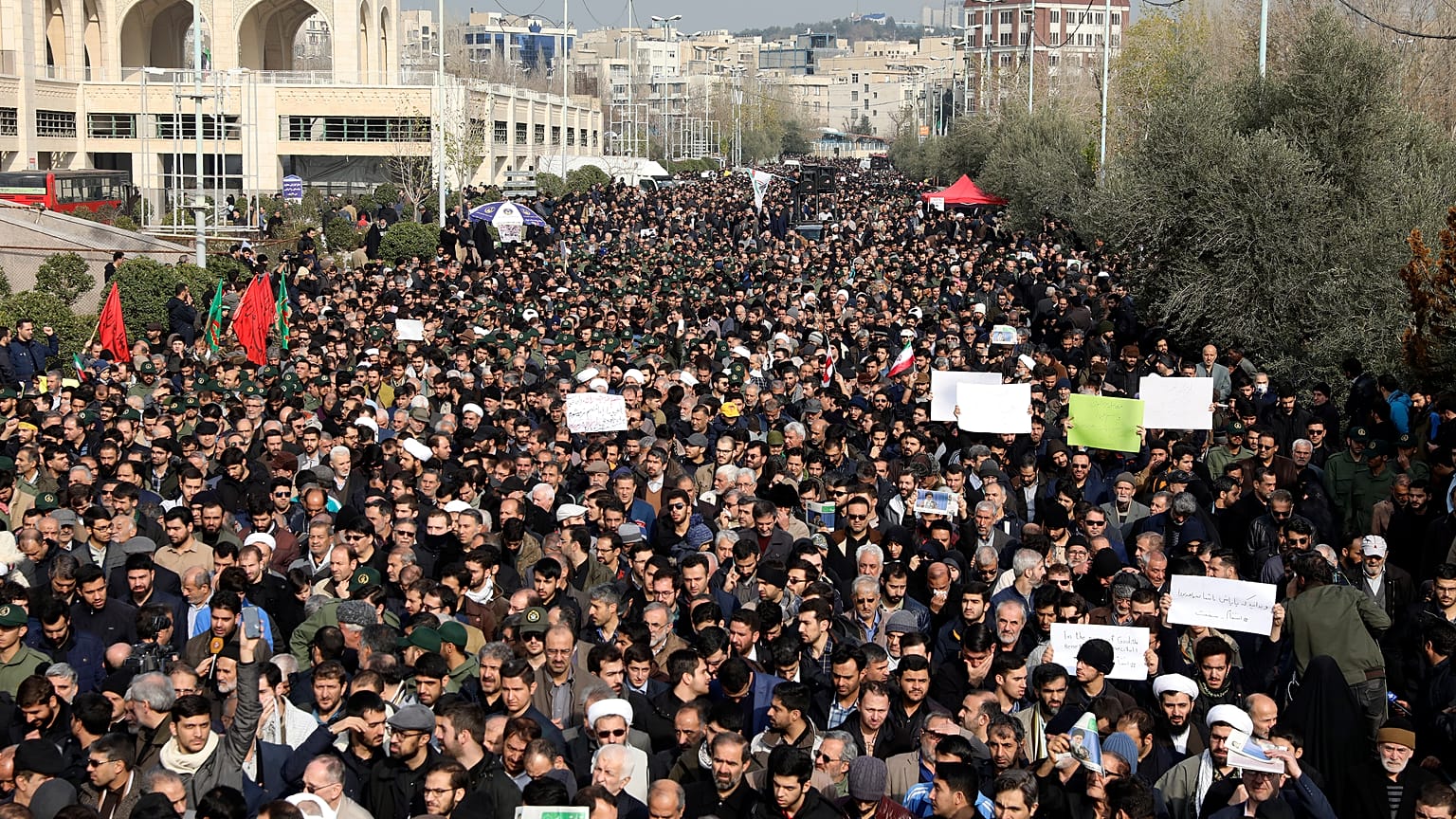 Trauer um Top-General im Iran - Teheran verspricht Rache