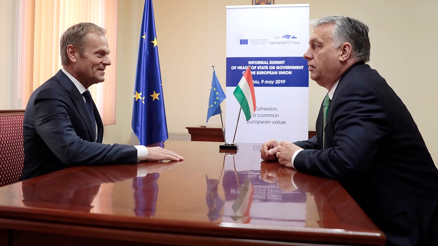Tusk megkapta a jelentést a Fideszről