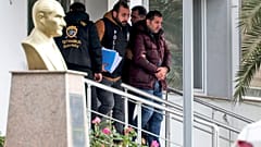 Bíróság előtt Carlos Ghosn feltételezett szöktetői 