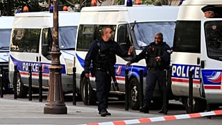 Paris yakınlarında polis bıçaklı saldırganı vurarak durdurdu