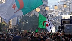 متظاهرون وسط العاصمة الجزائر