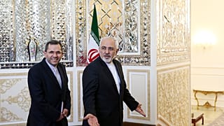 وزير الخارجية الإيرانية محمد جواد ظريف والسفير الإيراني في الأمم المتحدة مجيد تخت راونتشي