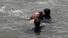 BINTEO-Κωνσταντινούπολη: Χωρίς τις αισθήσεις του άνδρας που βούτηξε για τον Σταυρό