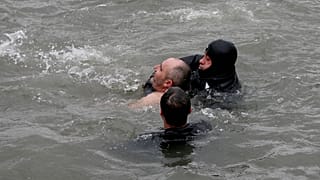 BINTEO-Κωνσταντινούπολη: Χωρίς τις αισθήσεις του άνδρας που βούτηξε για τον Σταυρό