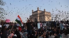 احتجاجات في مختلف أنحاء الهند بعد هجوم شنه ملثمون على جامعة في نيودلهي