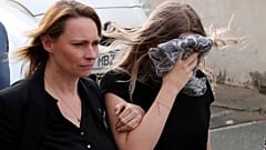 Die Britin und ihre Mutter auf dem Weg zur Urteilsverkündung