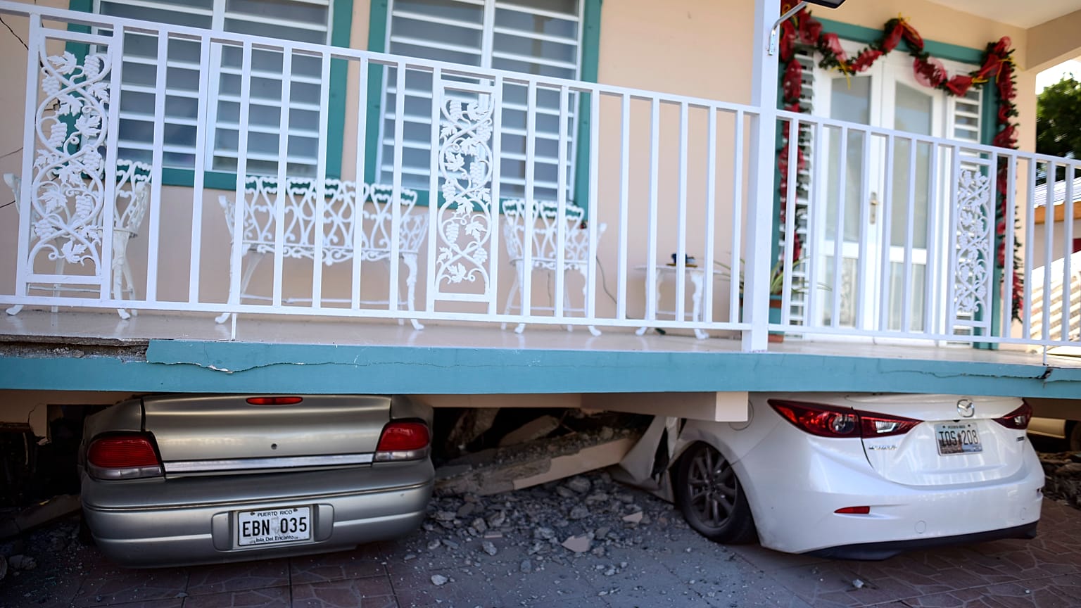 Algunos de los daños producidos por el terremoto de este lunes en Guanica, Puerto Rico.