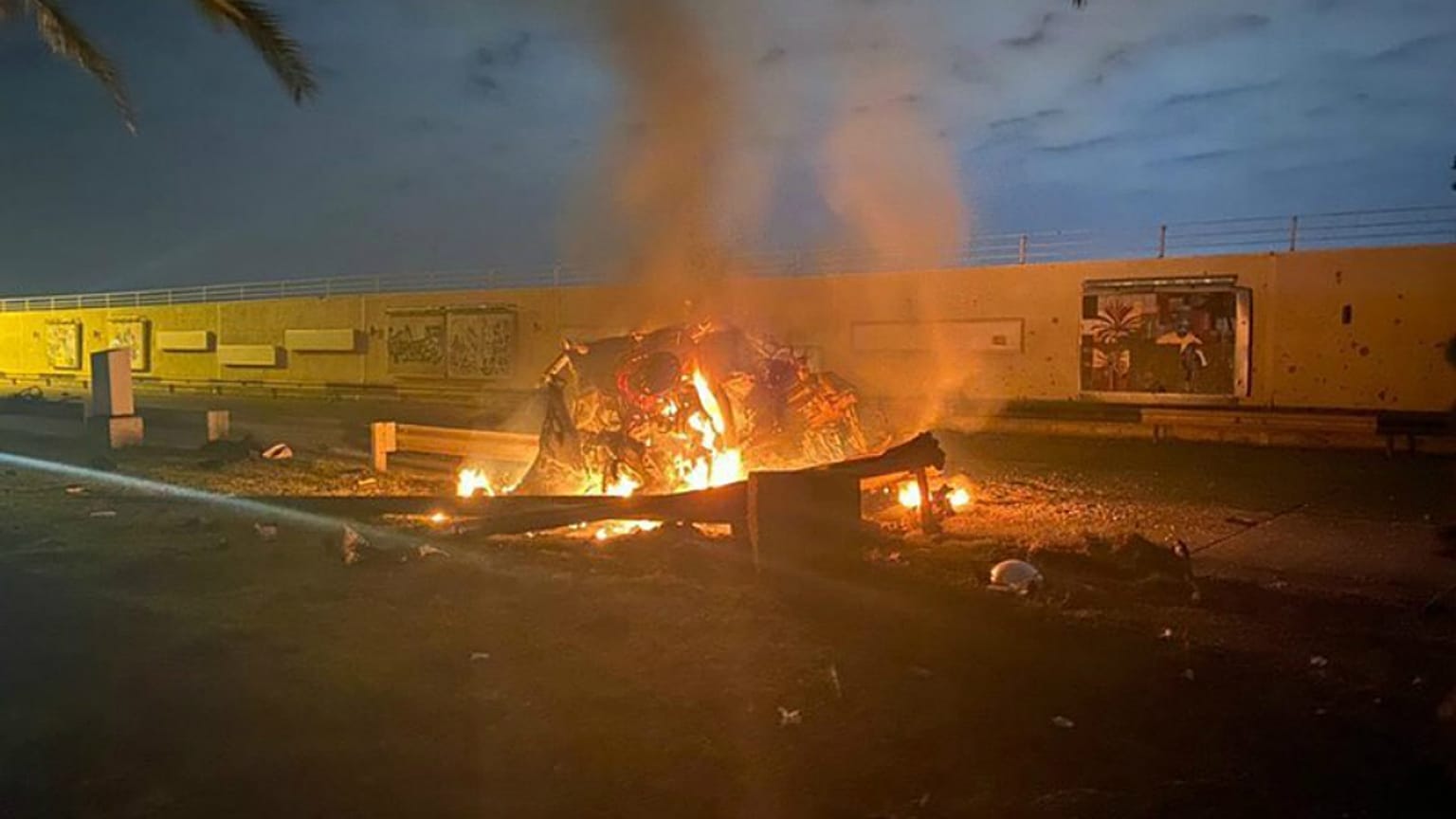 İranlı General Kasım Süleymani'nin Bağdat'ta vurulan aracı