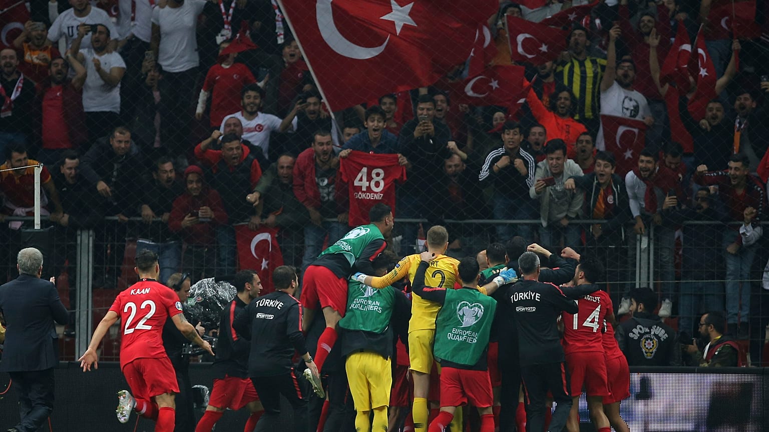Euro 2020 için İstanbul'da oynanan Türkiye-İzlanda maçından bir kare