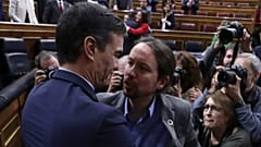Pedro Sanchez (PSOE) e Pablo Iglesias (UP) no Parlamento espanhol