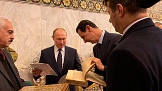 Suriye'nin başkenti Şam'a ziyaret gerçekleştiren Rusya lideri Vladimir Putin, Suriye lideri Esad'la Emevi Camii'ni ziyaret etti