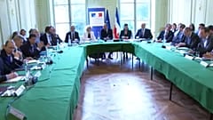 Első forduló: A francia kormány a szakszervezetekkel tárgyalt