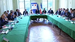 Első forduló: A francia kormány a szakszervezetekkel tárgyalt