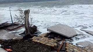 Καταστροφές έχει υποστεί ο παραλιακός δρόμος της Νυφίδας στη Λέσβο