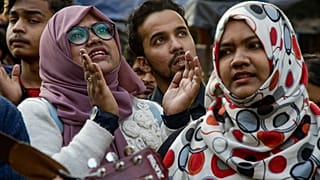 محكمة هندية تأمر بإعدام أربعة رجال تناوبوا على اغتصاب وقتل طالبة في حافلة في 2012