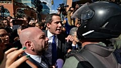 Juan Guaidó retoma el control del Parlamento y se juramenta como presidente encargado