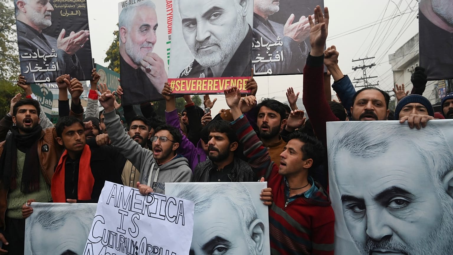 قائد فيلق القدس المغتال سليماني .. تخطى الانقسامات وحصد شعبية قياسية في إيران
