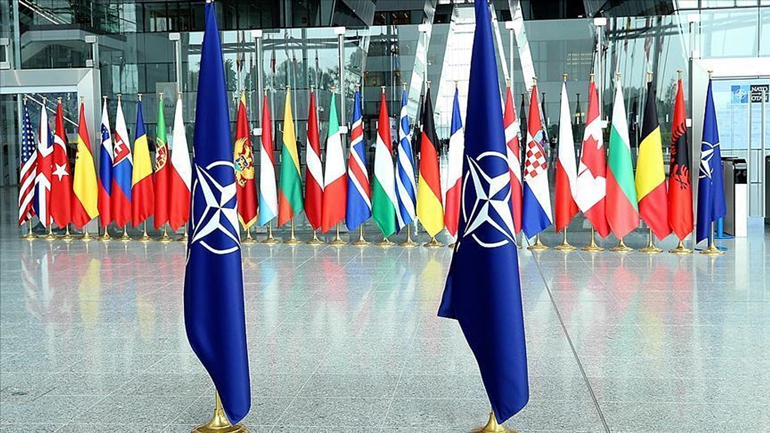 NATO Irak'taki askeri personelinin yerini geçici olarak değiştirdi