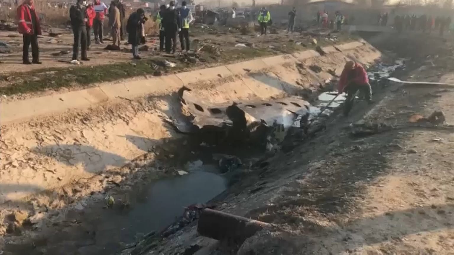 Restos del Boeing ucraniano tras estrellarse en Irán