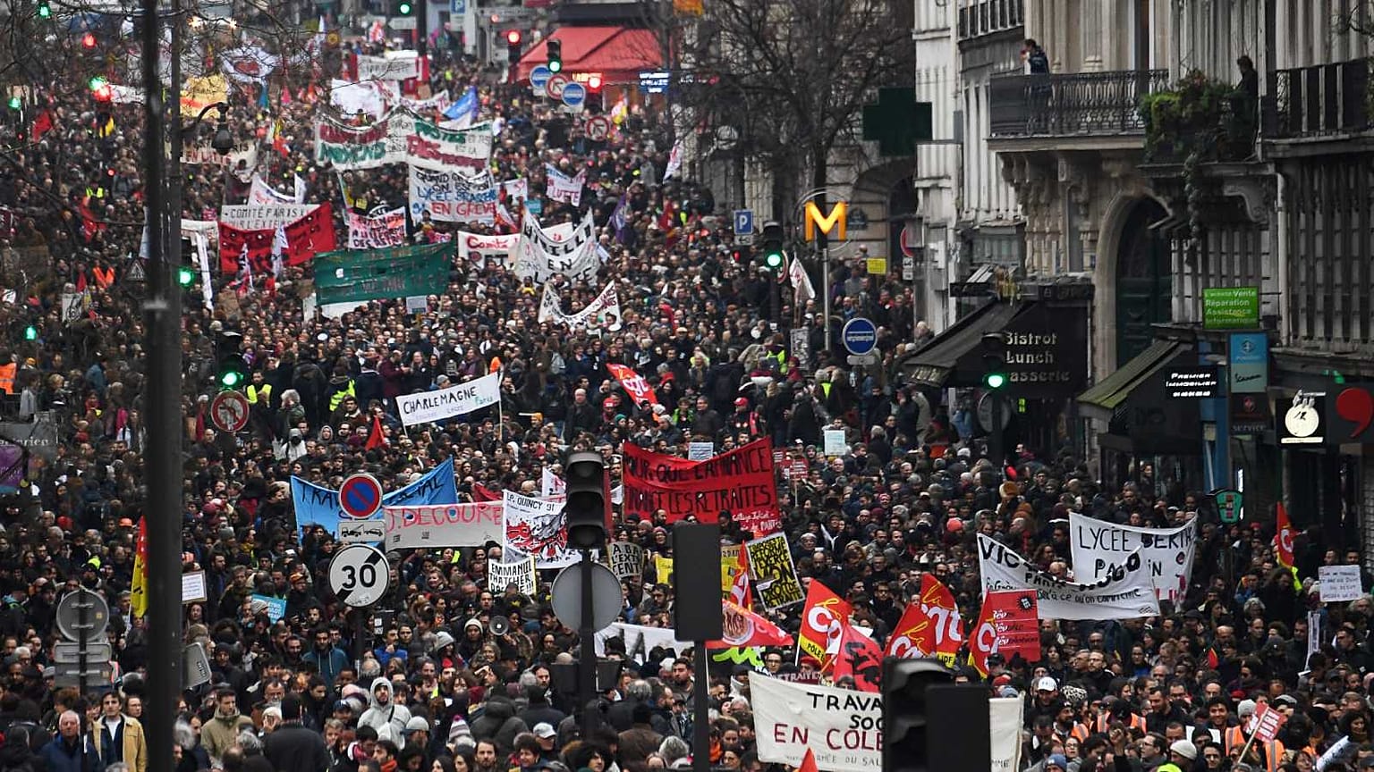 Une partie du cortège à Paris, lors de la quatrième journée de mobilisation contre la réforme des retraites, le 9 janvier 2020 