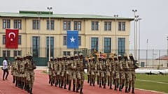 Türkiye’nin yurt dışındaki en büyük askeri eğitim merkezi olan Somali Türk Görev Kuvvet Komutanlığında  Somalili subaylar eğitimini tamamladı