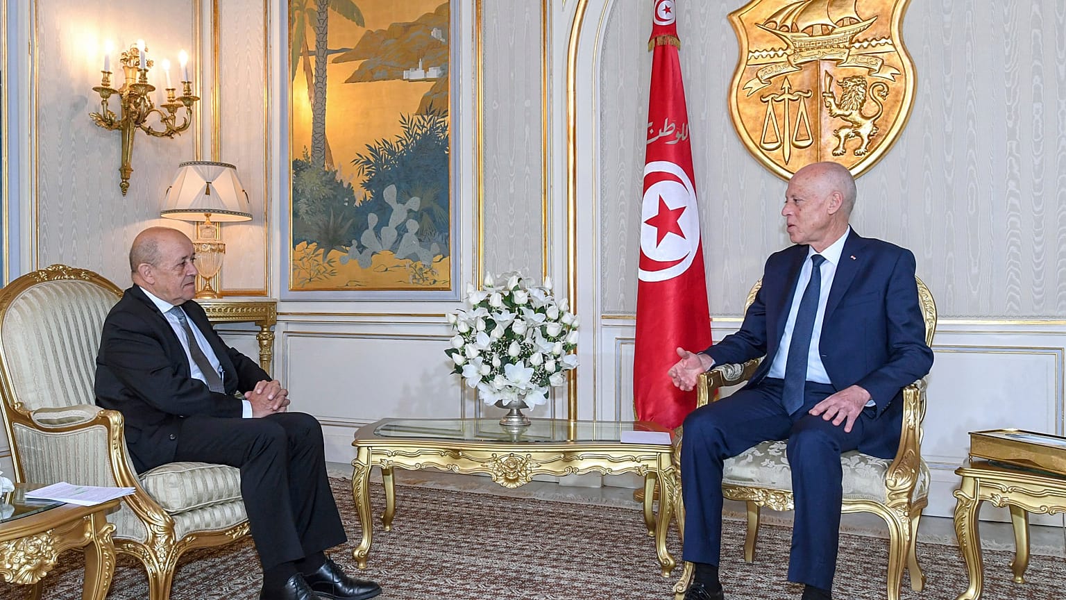 التقى وزير الخارجية الفرنسي، جان-إيف لودريان، بالرئيس التونسي قيس سعيّد 
