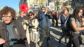Rentendemo mit Masse und Musik