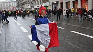 Guerra de desgaste en Francia, inmersa en una huelga interminable
