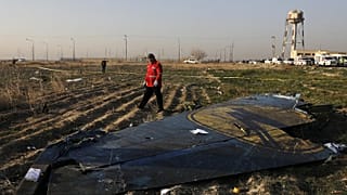 La semaine en images : frappes iraniennes, crash du Boeing ukrainien et manifestations en France