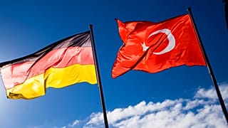 Almanya bayrağı, Türk bayrağı