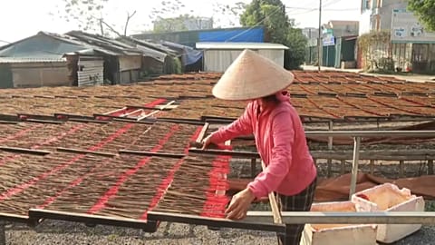 Vietnam'ın rengarenk tütsüleri yakılmaya hazır 