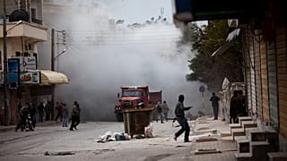 İdlib'de tank atışına maruz kalan bir sokak (arşiv)