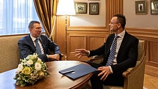 Rigában tárgyal Szijjártó Péter és Edgars Rinkevics