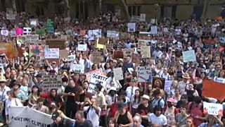 Incendies en Australie : des manifestants prennent pour cible le premier ministre Scott Morrison
