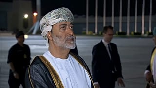 من هو هيثم بن طارق آل سعيد سلطان عمان الجديد؟