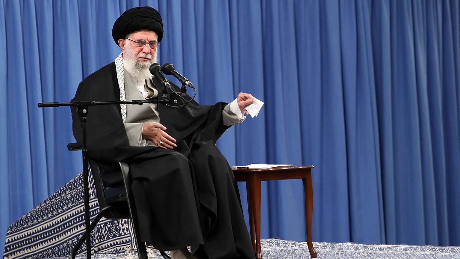 آية الله خامنئي أمر بنشر الحقيقة بشأن الطائرة الأوكرانية المنكوبة 