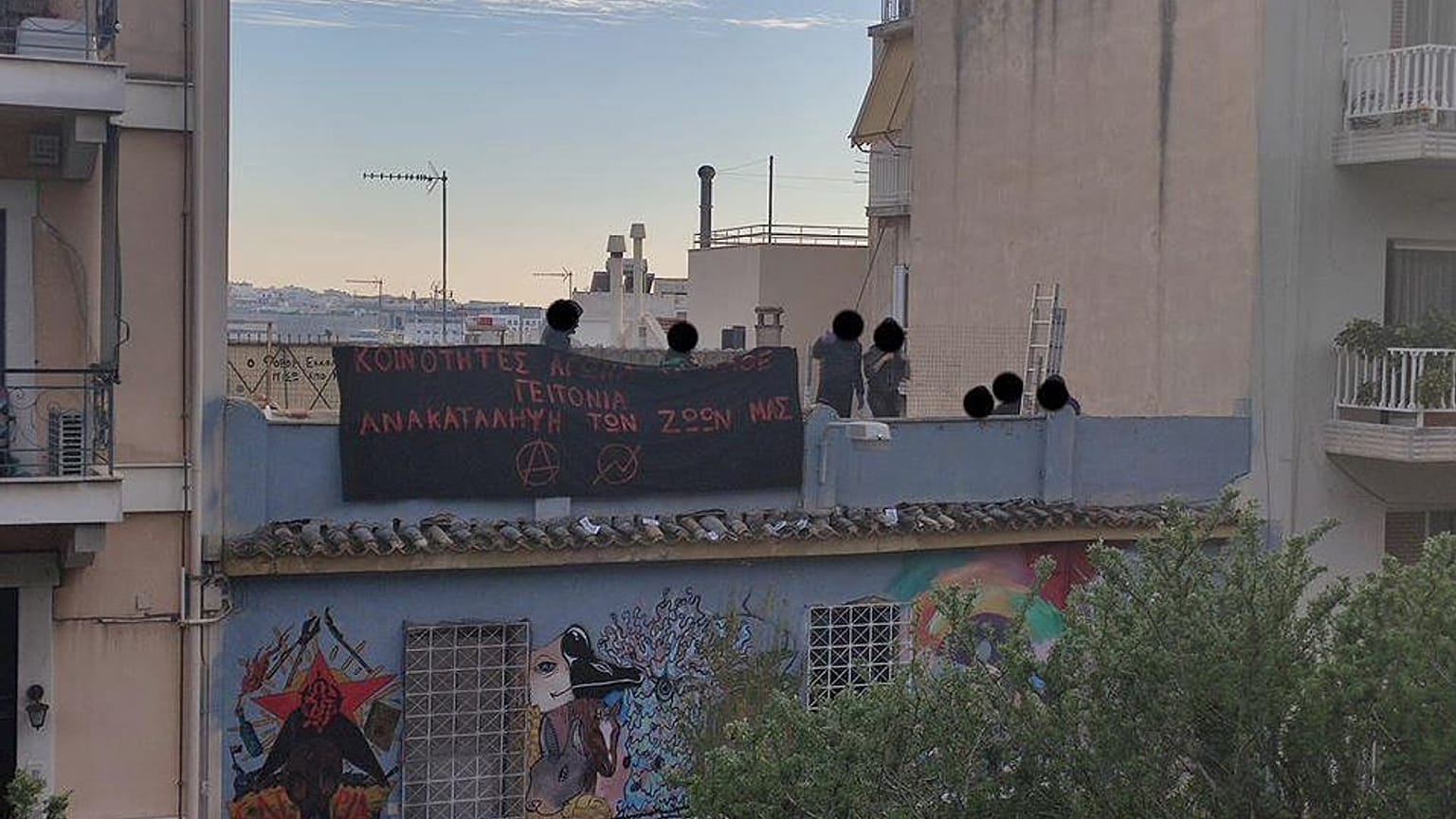 Ανακατάληψη κτιρίων στο Κουκάκι από αντιεξουσιαστές 