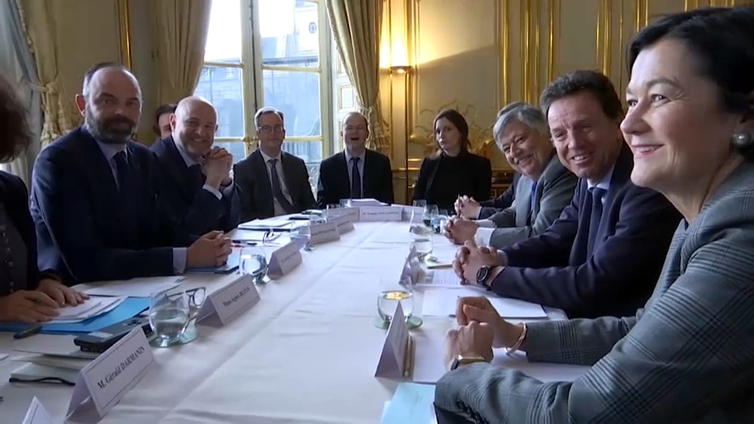 Retraites : le gouvernement "disposé à retirer" provisoirement l'âge-pivot de 64 ans