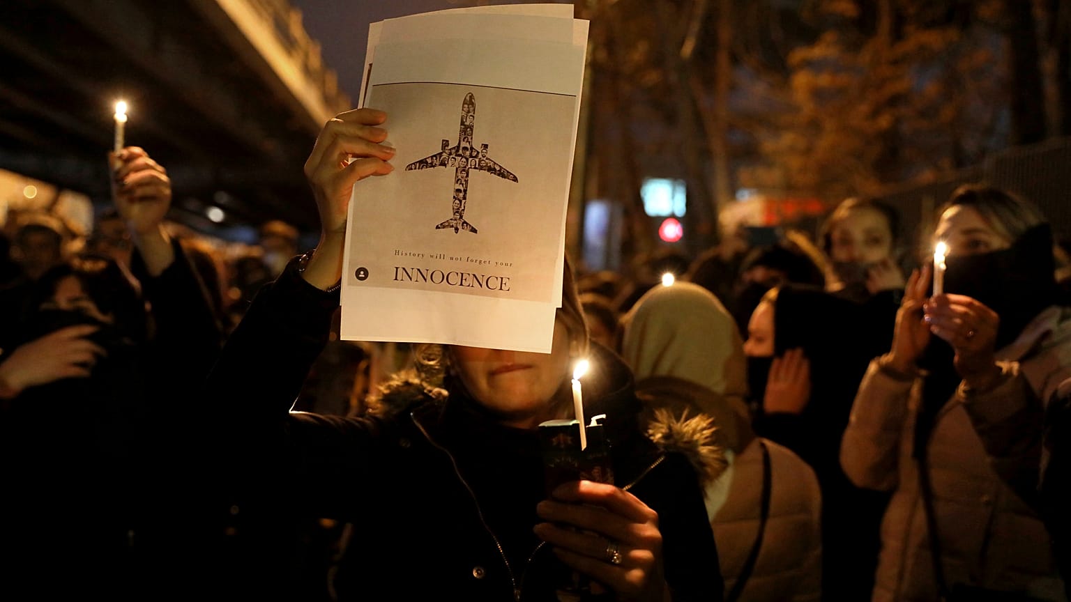 Iran: proteste a Teheran e in altre città, la folla grida "via Khamenei"