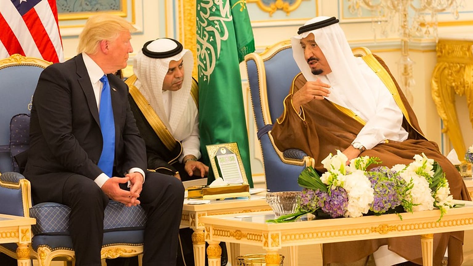 شاهد.. ترامب: السعودية بلد غني جدا و دفعت مليار دولار مقابل قوات إضافية في المنطقة