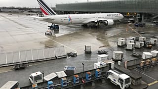  رحلة قاتلة.. تنتهي بوفاة طفل متجمدا في تجويف عجلات طائرة قادمة من ساحل العاج إلى فرنسا