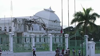 10 anos depois do sismo "continua praticamente tudo em escombros"